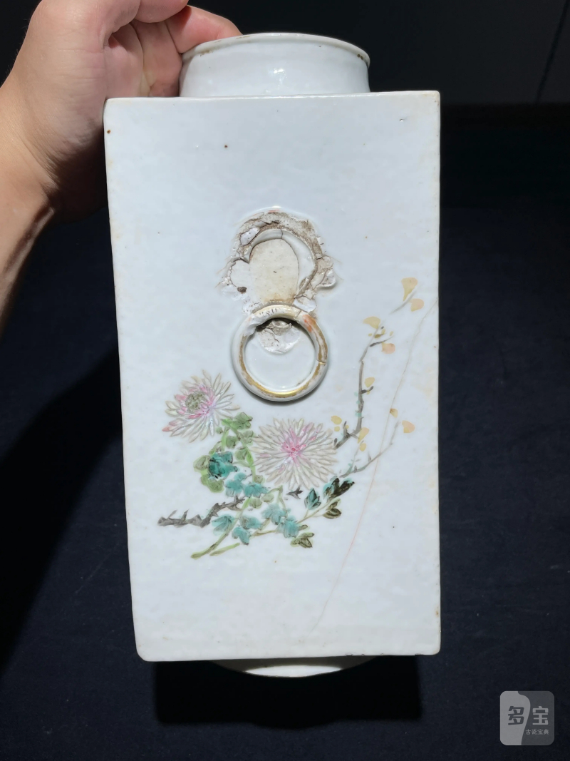 清晚期 浅绛彩山水花卉纹琮式瓶 - 图5